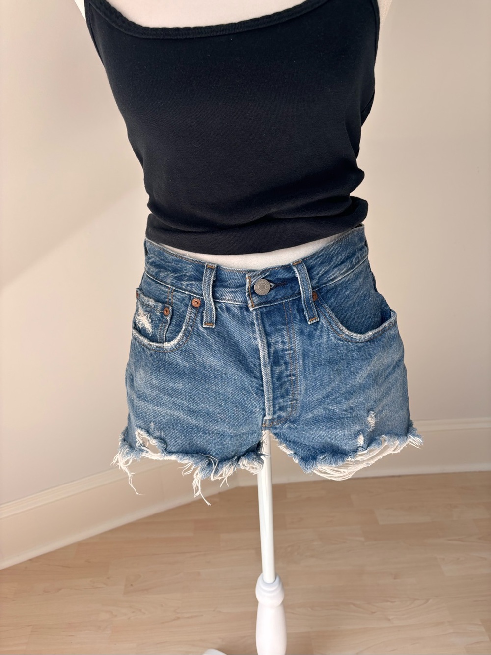 Levi’s 501 Cut-Off Denim Shorts 💙